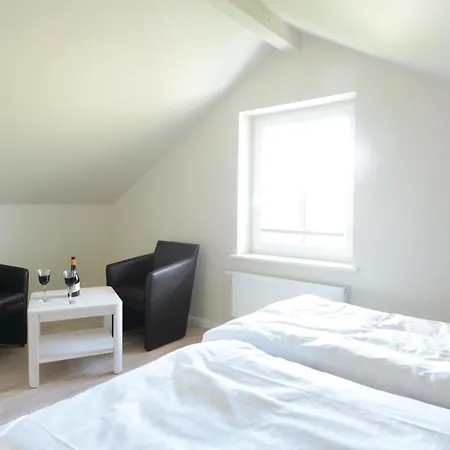 4 Bedroom Cozy In Holiday home Dagebuell