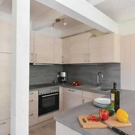 4 Bedroom Cozy In Prázdninový dům