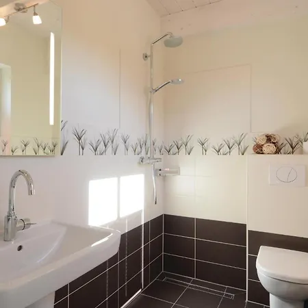 4 Bedroom Cozy In Holiday home