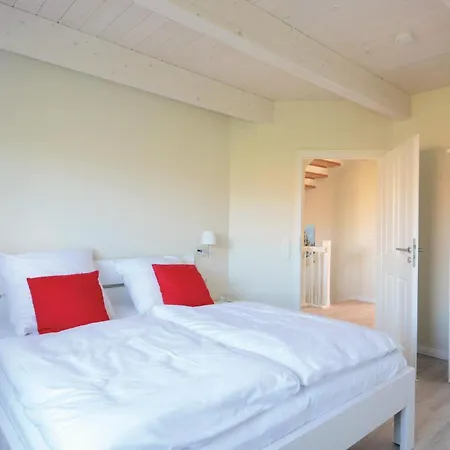 Holiday home 4 Bedroom Cozy In Dagebuell