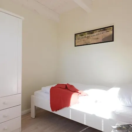 Holiday home 4 Bedroom Cozy In Dagebuell